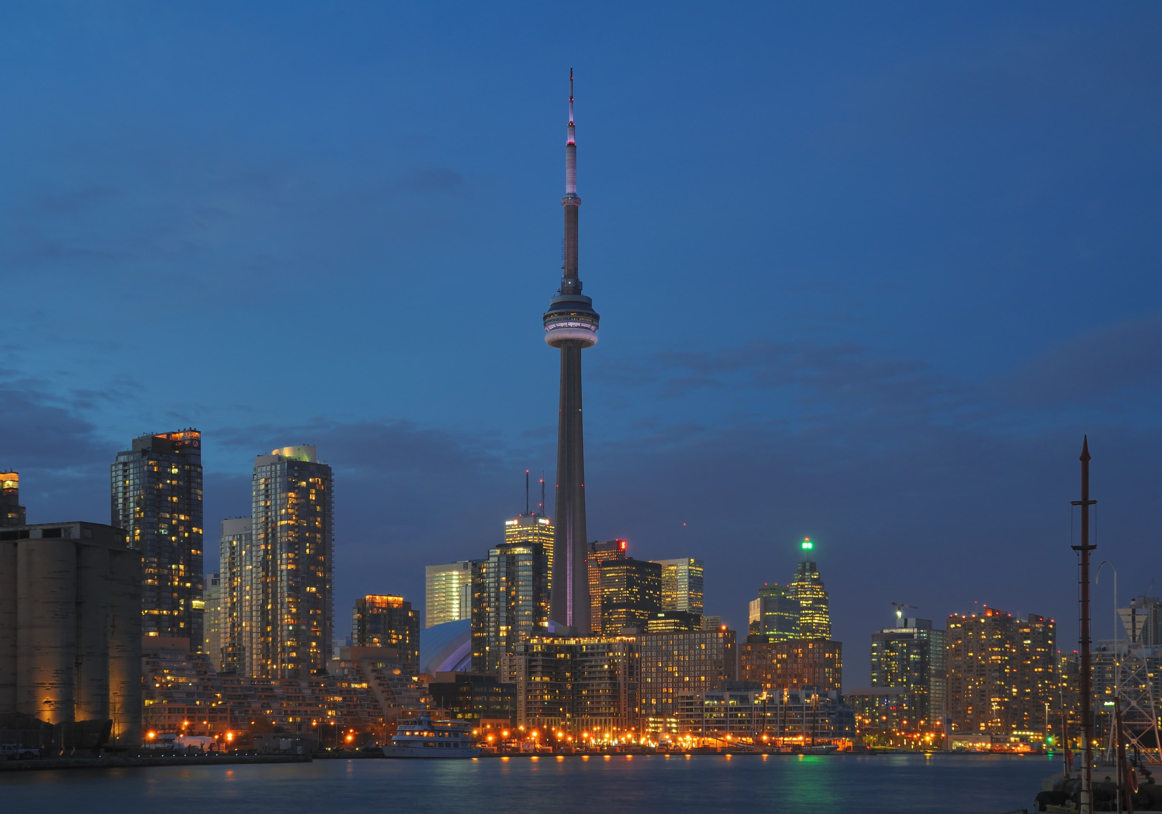 Toronto - ON - Skyline bei Nacht in Toronto, Canada